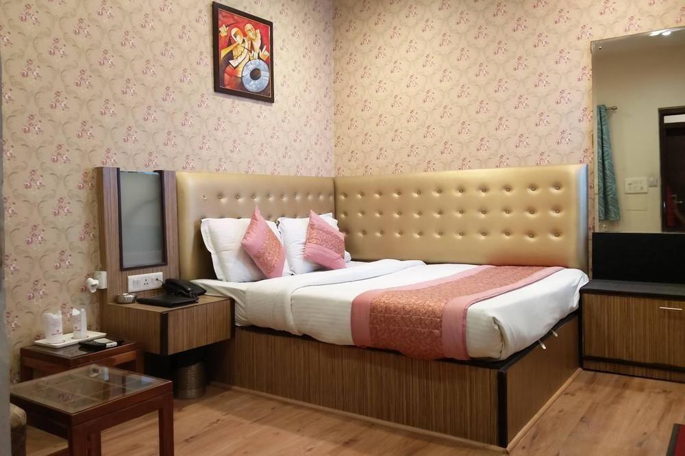 Rupam Hotel Delhi  Bagian luar foto