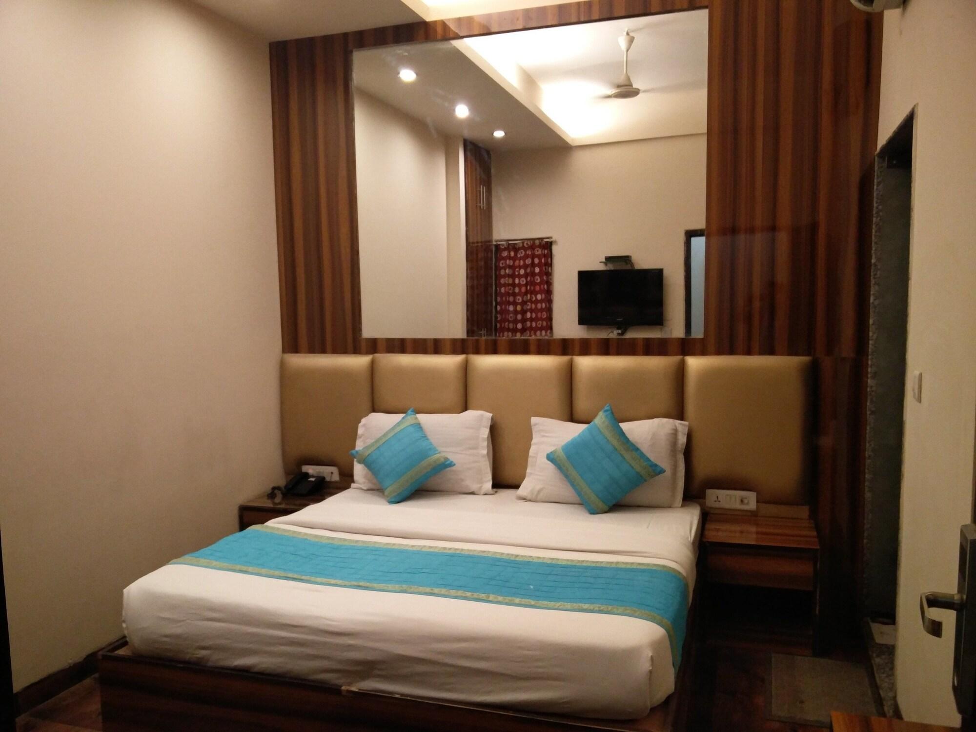 Rupam Hotel Delhi  Bagian luar foto