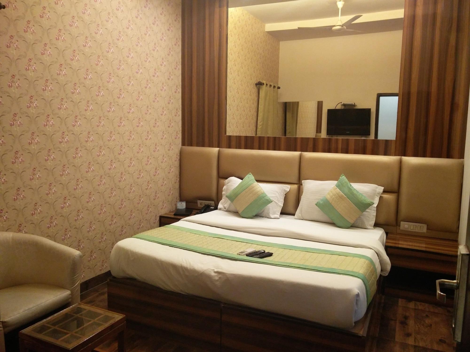 Rupam Hotel Delhi  Bagian luar foto