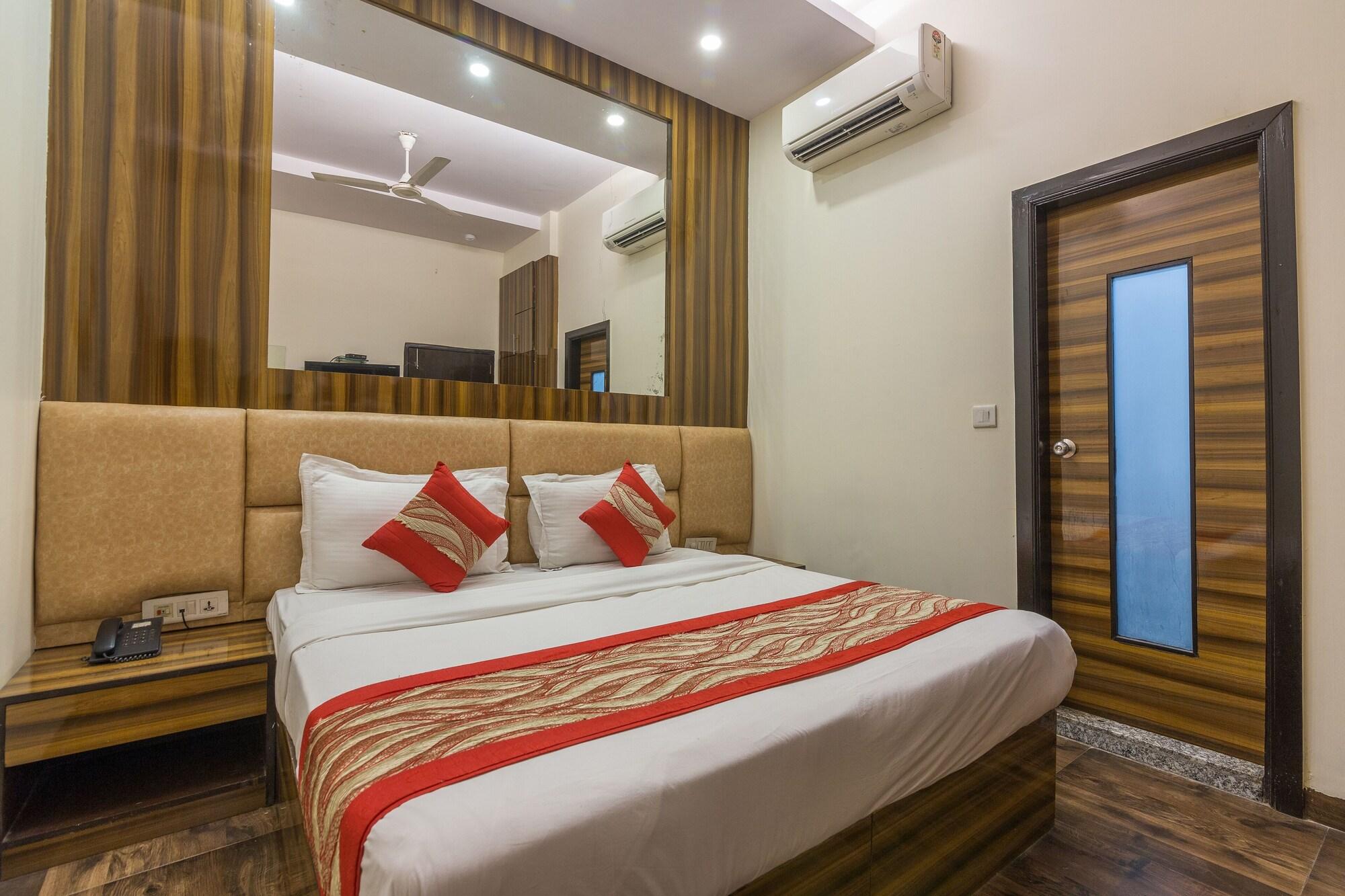 Rupam Hotel Delhi  Bagian luar foto