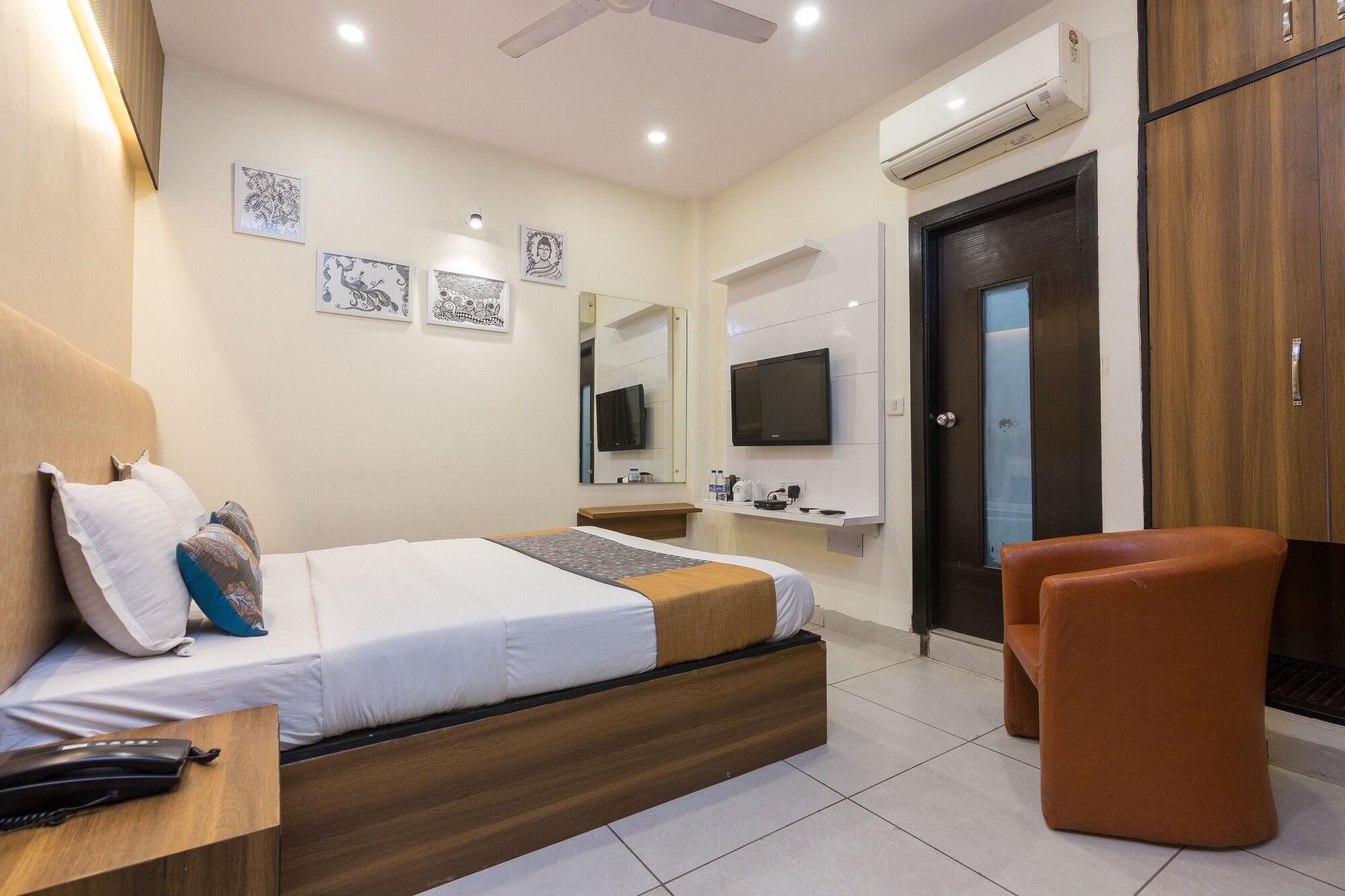 Rupam Hotel Delhi  Bagian luar foto
