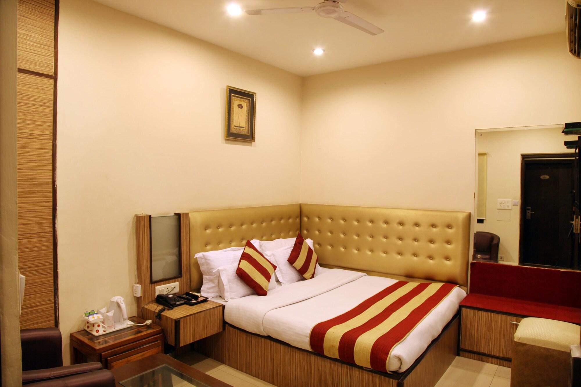 Rupam Hotel Delhi  Bagian luar foto