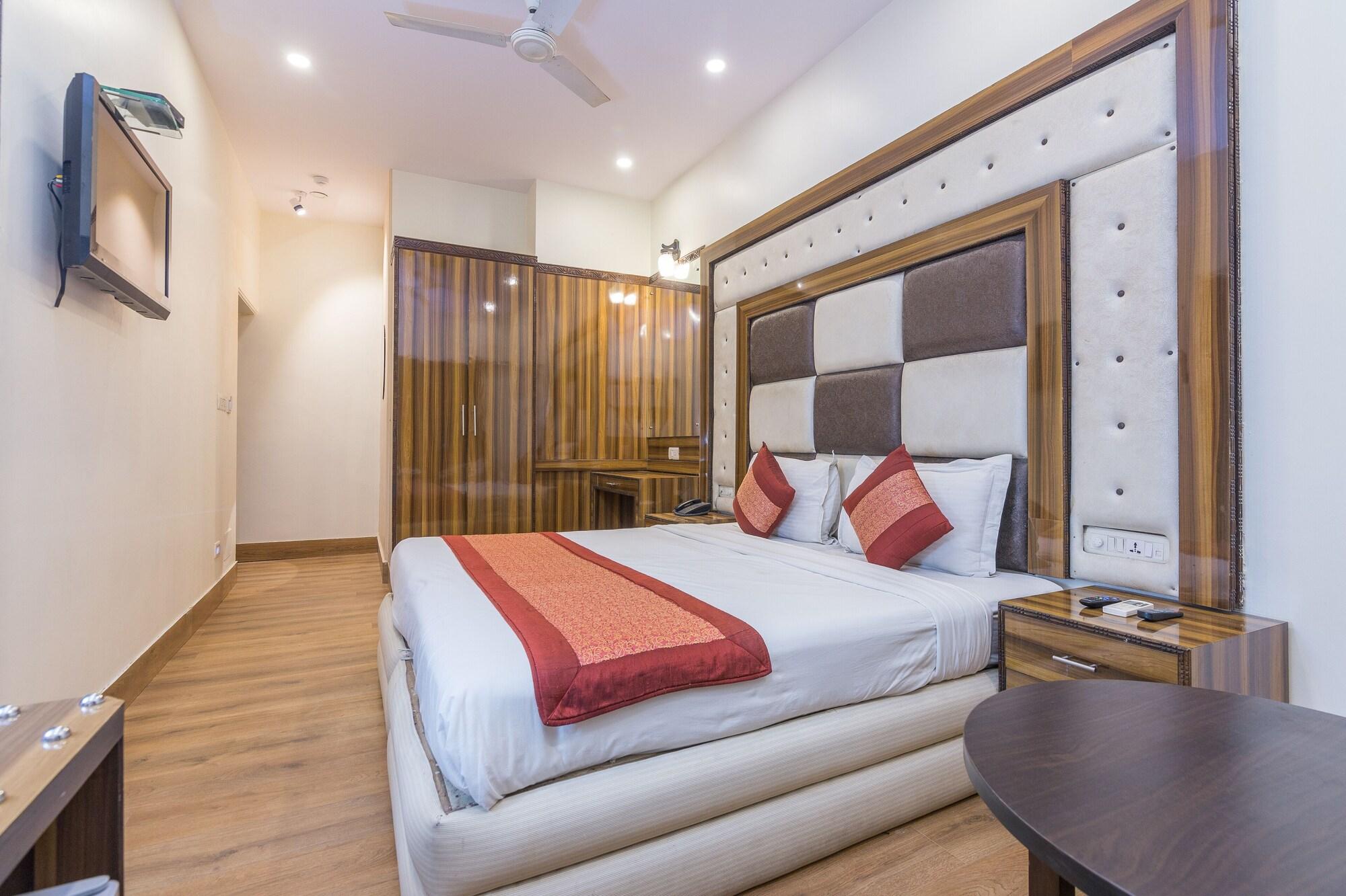 Rupam Hotel Delhi  Bagian luar foto
