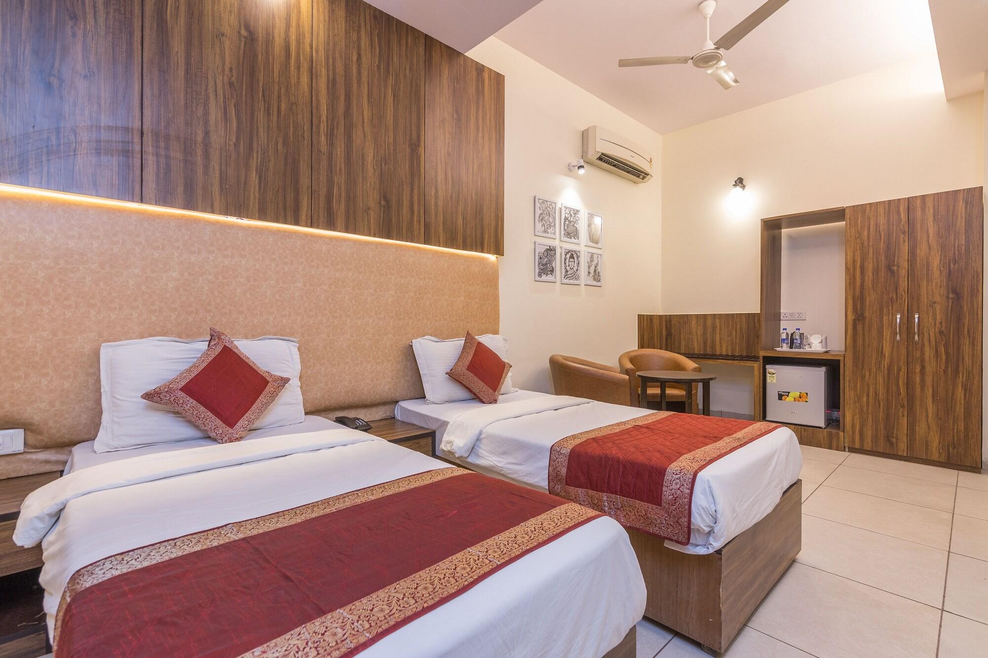 Rupam Hotel Delhi  Bagian luar foto