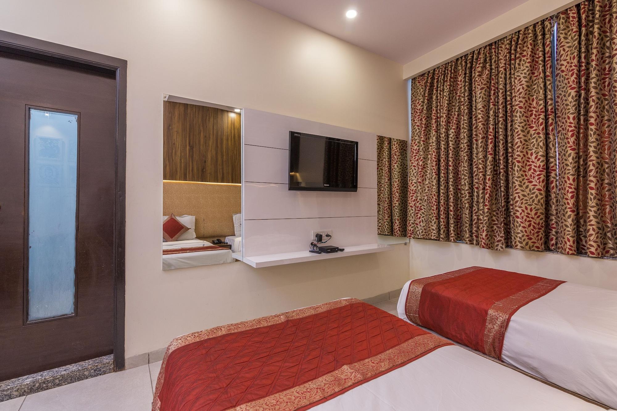 Rupam Hotel Delhi  Bagian luar foto