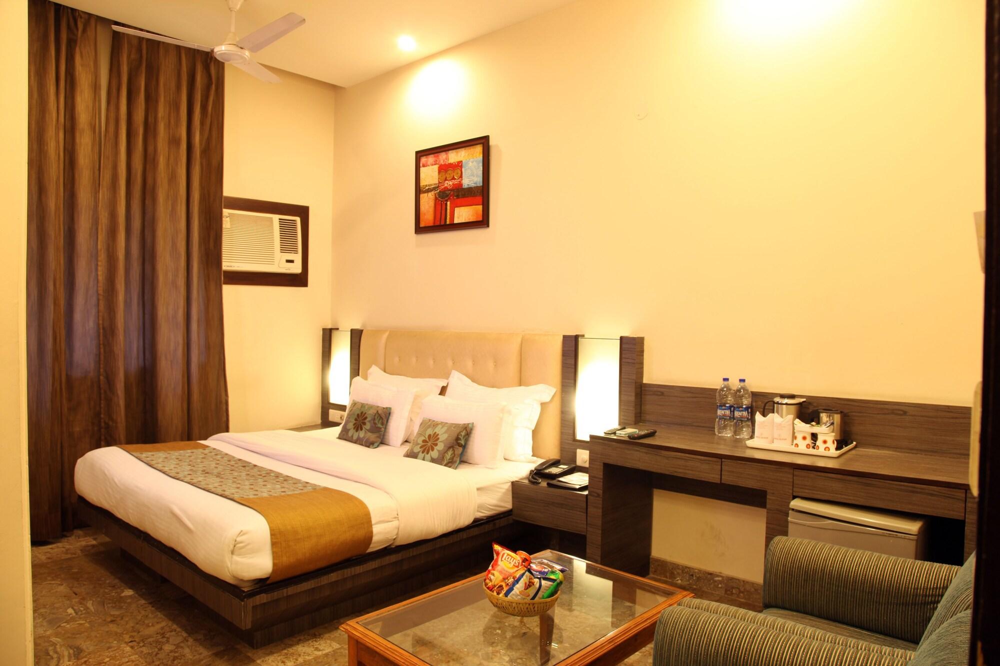 Rupam Hotel Delhi  Bagian luar foto