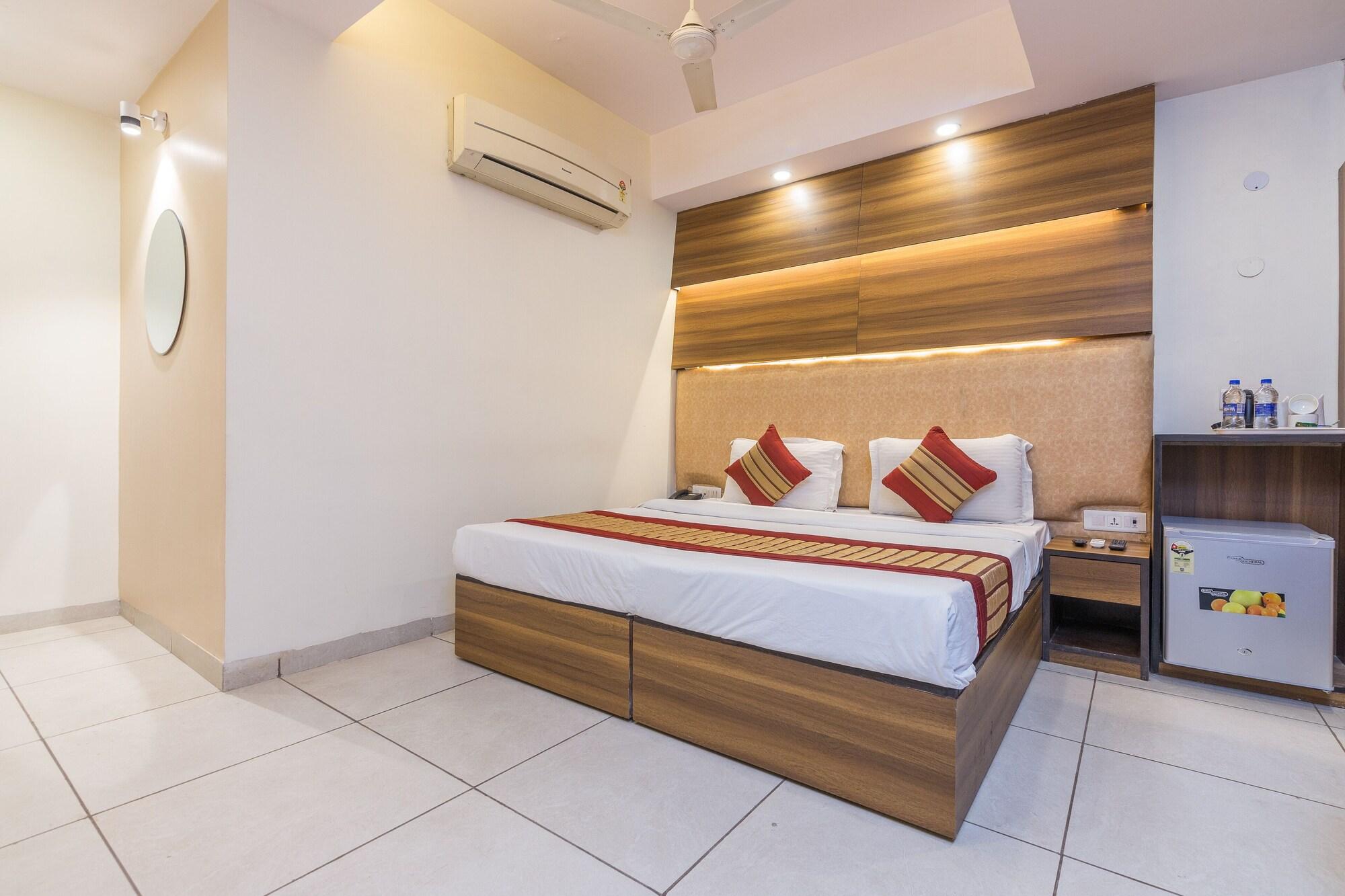 Rupam Hotel Delhi  Bagian luar foto