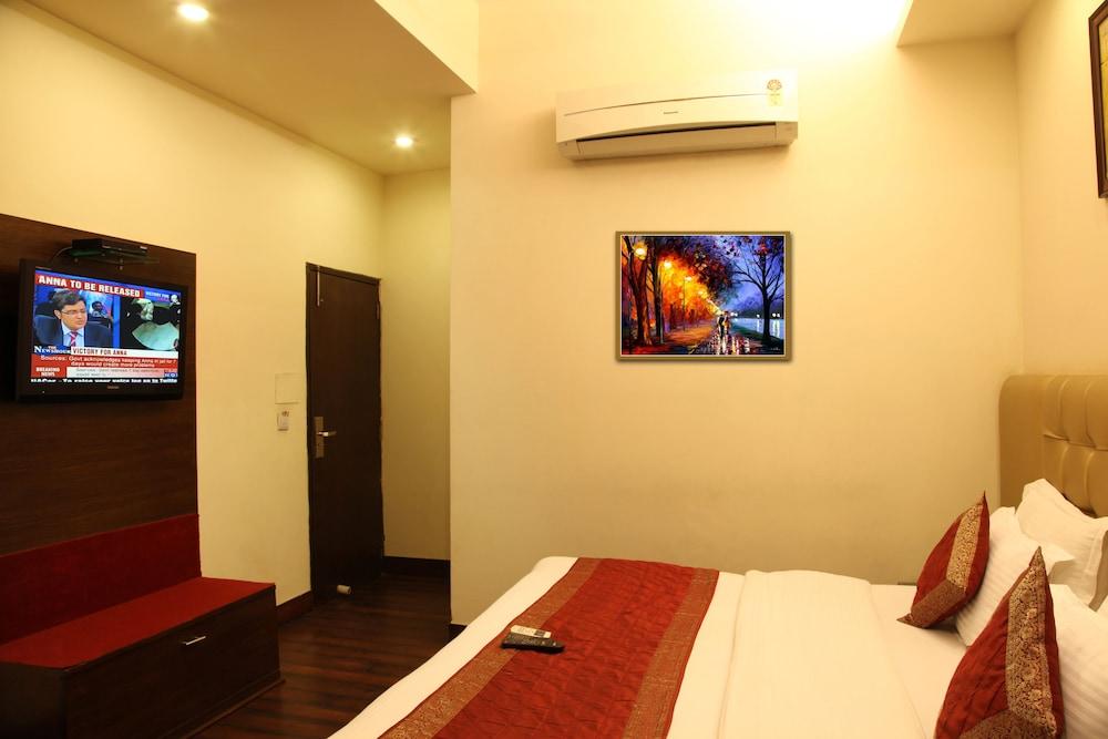 Rupam Hotel Delhi  Bagian luar foto