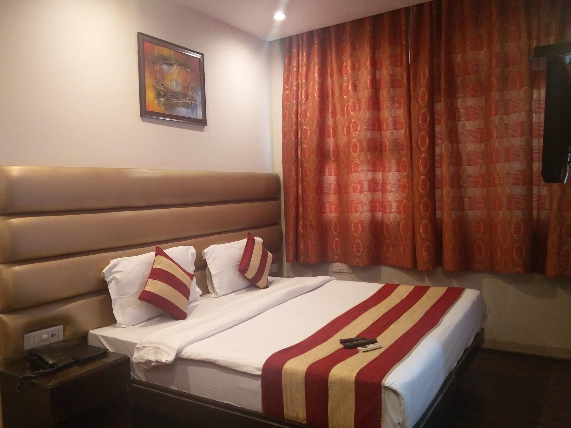 Rupam Hotel Delhi  Bagian luar foto