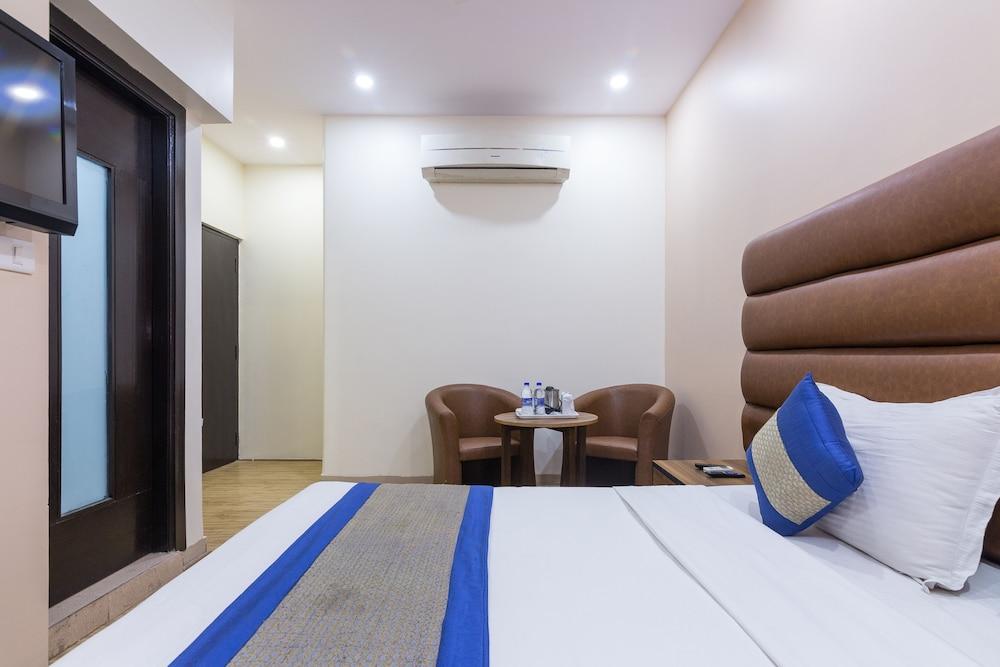 Rupam Hotel Delhi  Bagian luar foto
