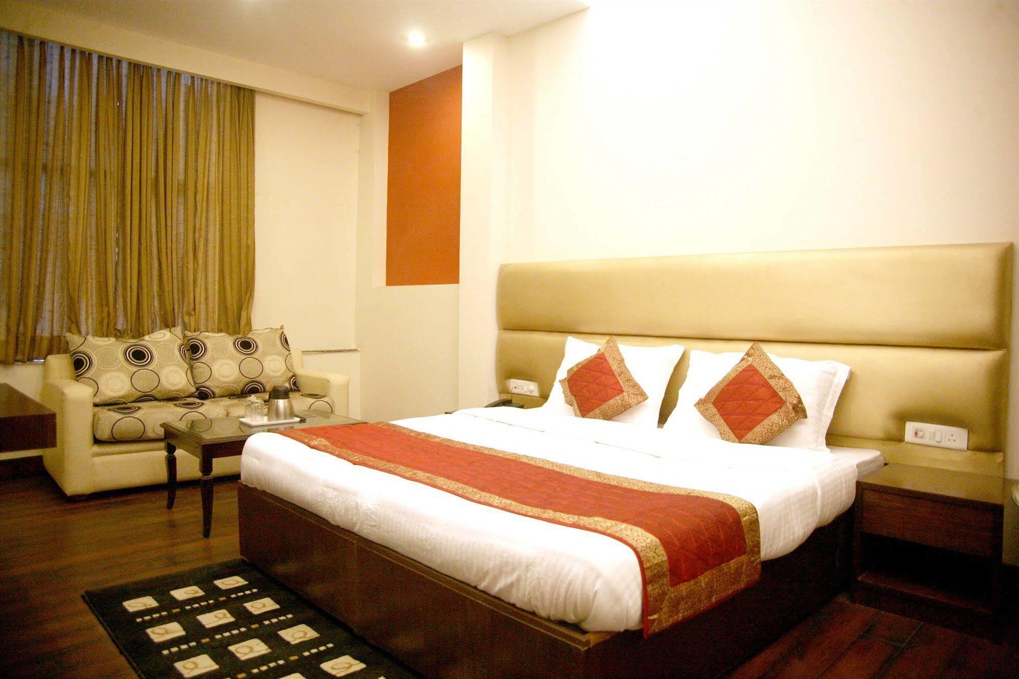 Rupam Hotel Delhi  Bagian luar foto