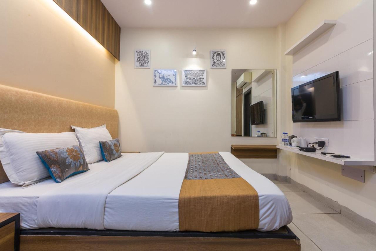 Rupam Hotel Delhi  Bagian luar foto