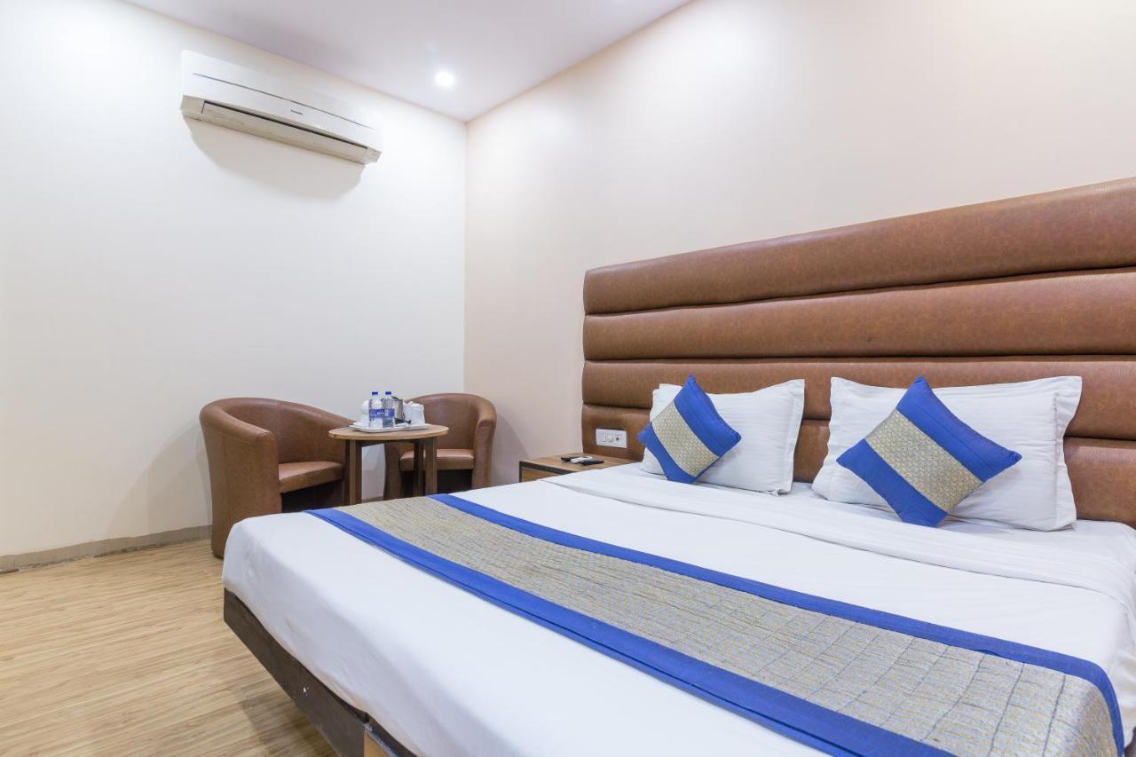 Rupam Hotel Delhi  Bagian luar foto
