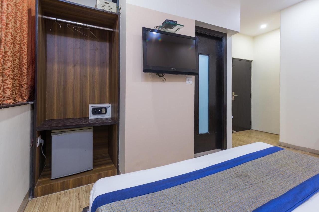 Rupam Hotel Delhi  Bagian luar foto