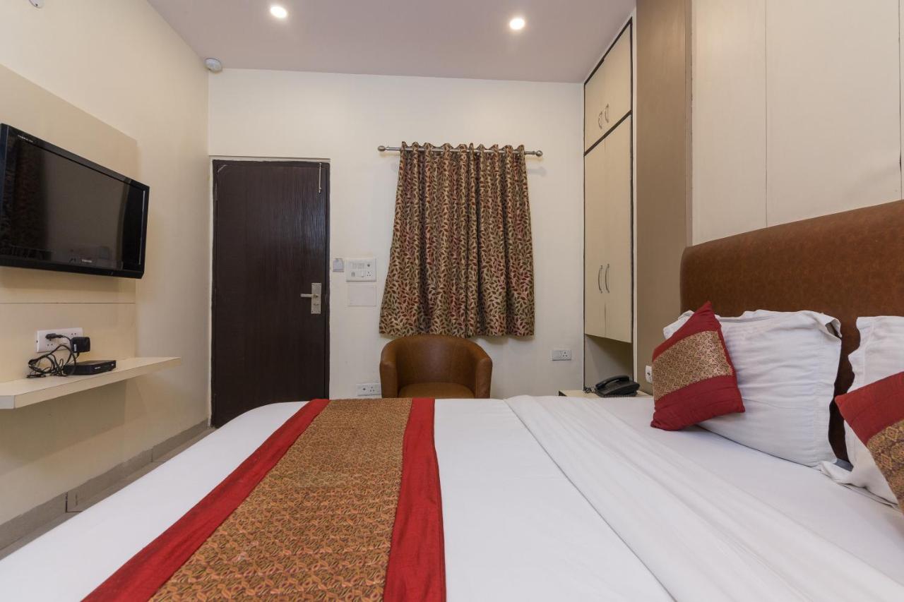 Rupam Hotel Delhi  Bagian luar foto