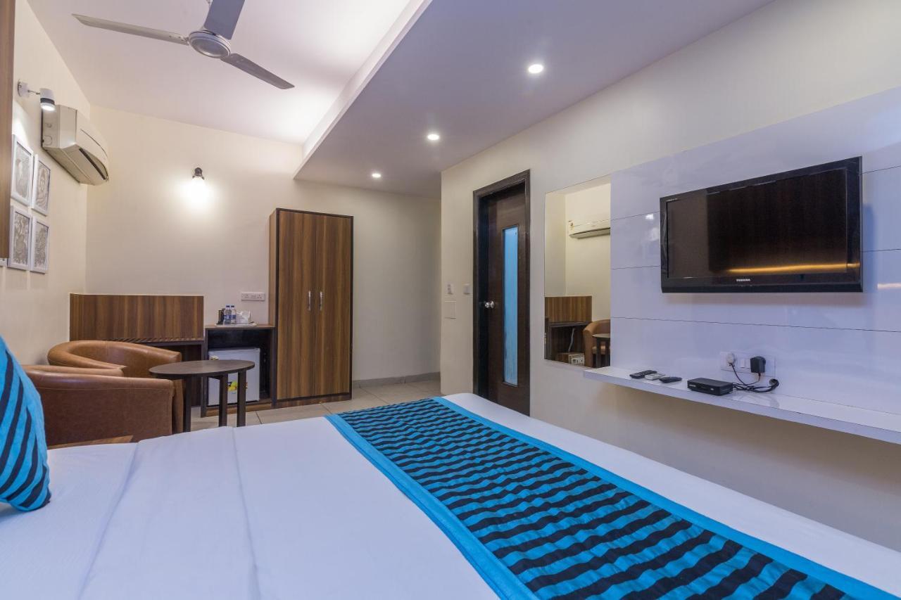 Rupam Hotel Delhi  Bagian luar foto